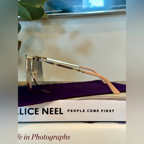 *Authentic* Gucci Gold Frame Sunglasses - Picture 9 of 9